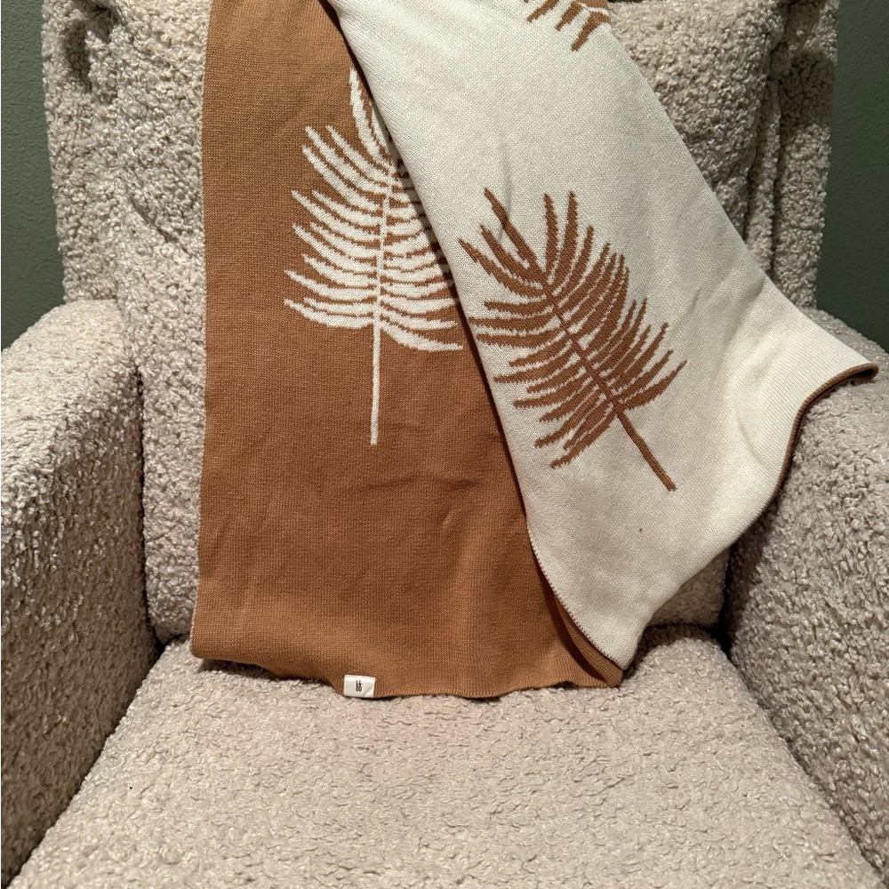 Cozy Kids Blanket with Leaf Design - Brown and Cream